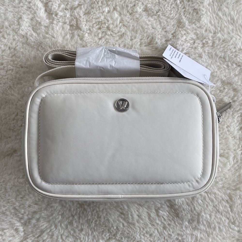 ❤️ Lululemon Crossbody Camera Bag 2L in White Opal NWT